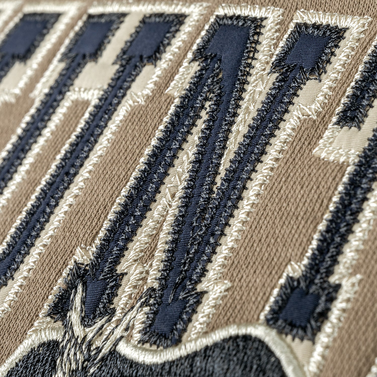 Roaring Reds Midweight Hood